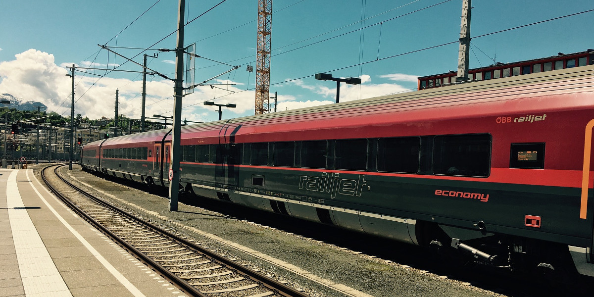 2300 Graf­fi­tis auf Zügen und Gebäu­den der ÖBB im Jahr 2023