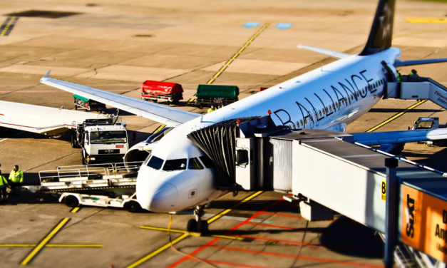 In Luft­fahrt ver­hin­dert Kurz­ar­beit Personalengpässe