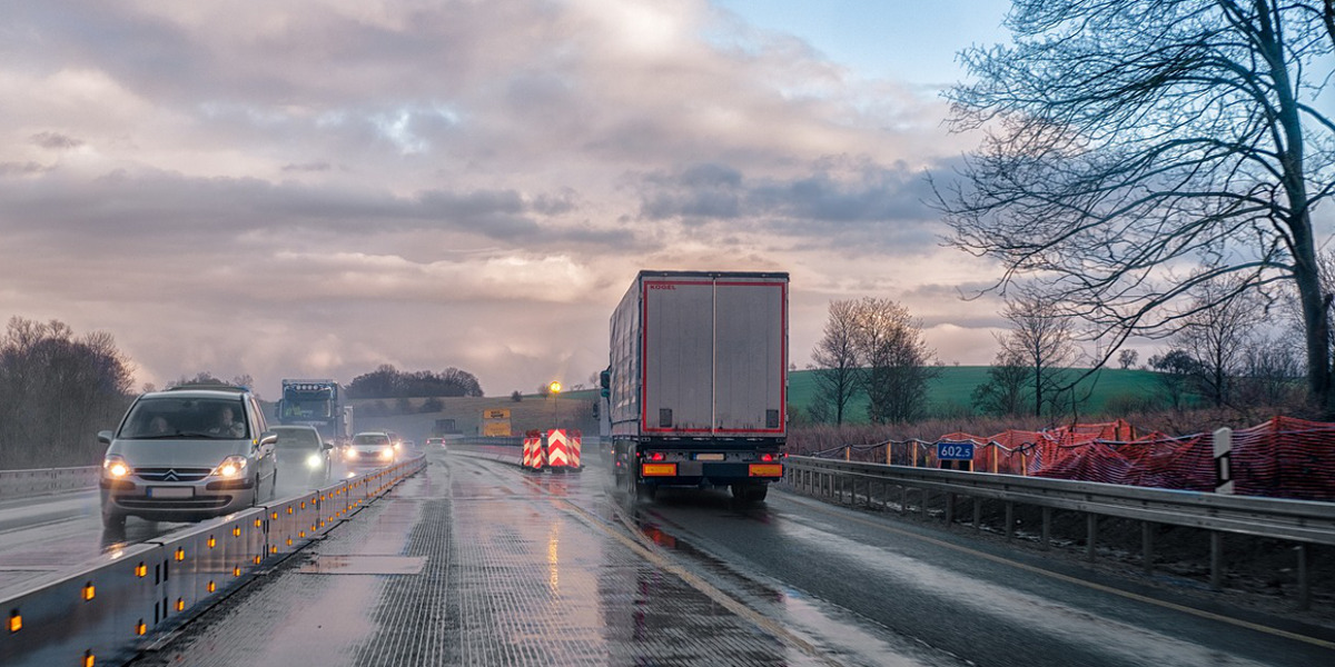 Rück­gang des Trans­port­auf­kom­men im Straßengüterverkehr