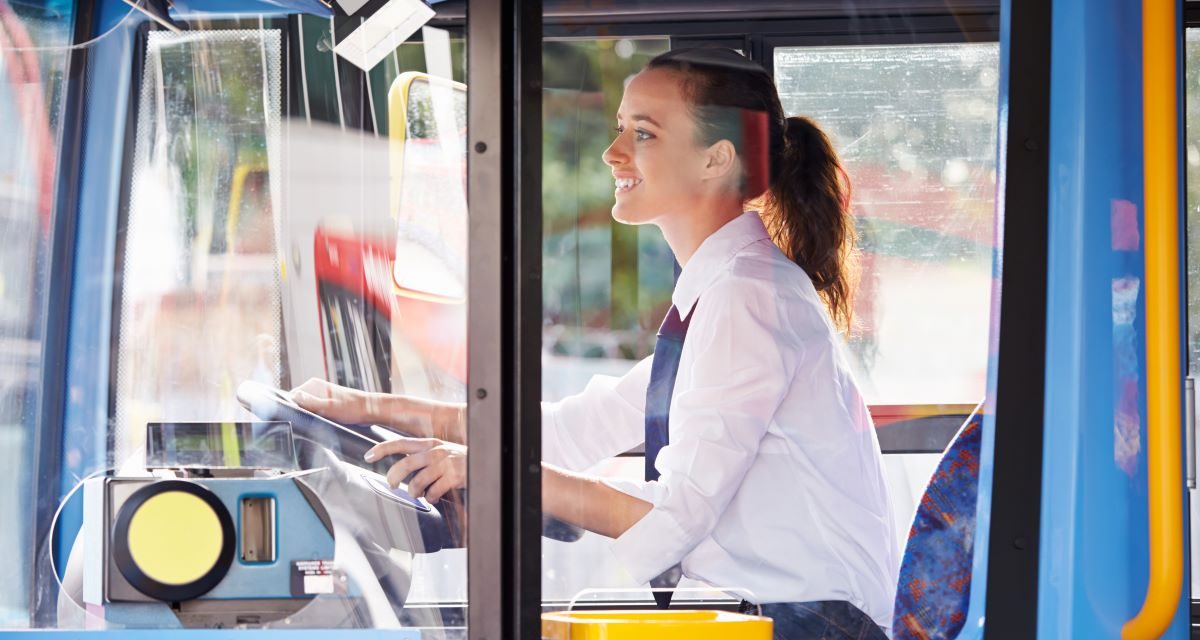 Für belieb­tes­ten Bus­len­ker und Zug­be­glei­ter&nbsp;voten!