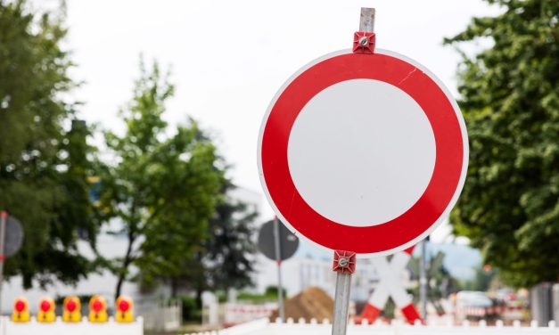 Der Fahr­ver­bots­ka­len­der 2026 regelt Fahr­ver­bo­te bis Herbst