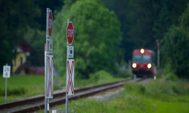 Unfäl­le an Eisen­bahn­kreu­zun­gen leicht rückläufig