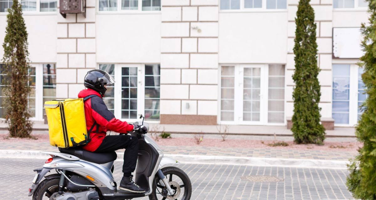 Kenn­zei­chen­lo­se E‑Mopeds benö­ti­gen AM-Schein ab 1. Okt&nbsp;2026